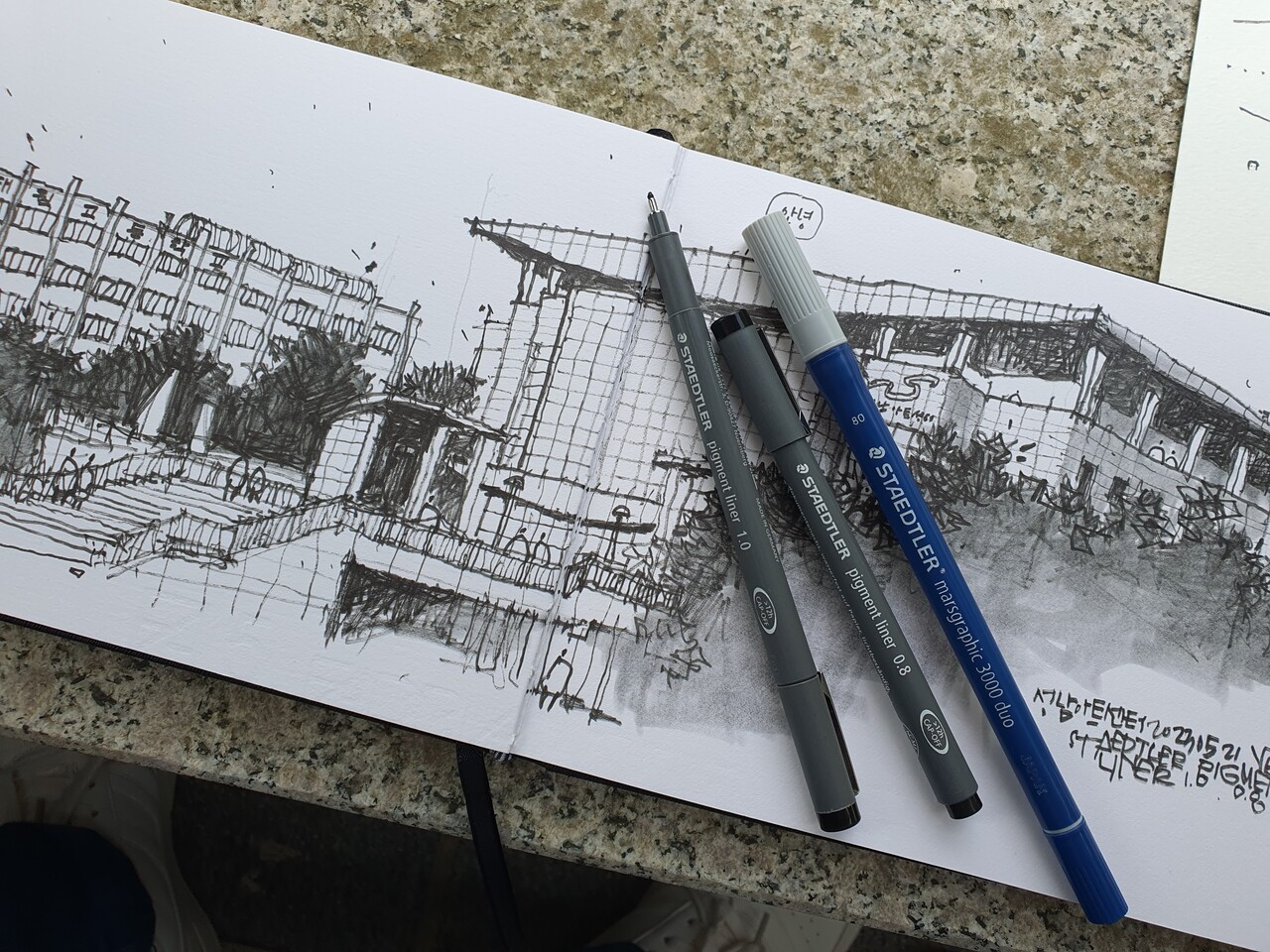 다양한 기관과 협업해 일반 시민 대상 예술 교육을 추진하며 미술용품을 지원하는 스테들러코리아