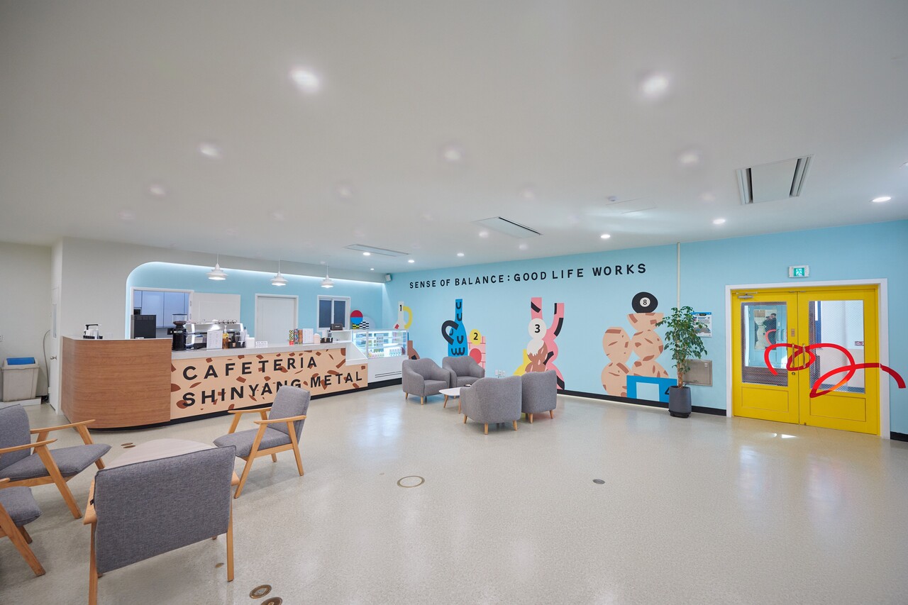 275C 작가가 페인팅 한 ‘신양금속공업’ 내부 접견실 아트월