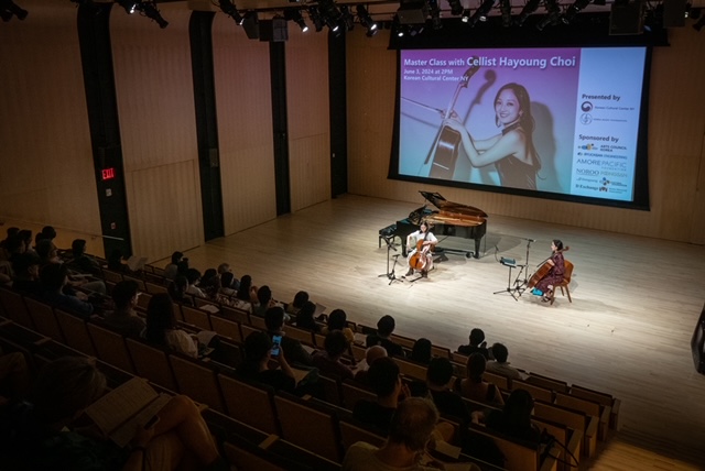 뉴욕한국문화원에서 진행된 ‘첼리스트 최하영과 함께하는 마스터클래스’