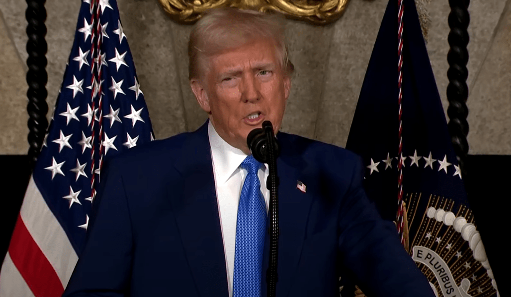 △ 도널드 트럼프 미국 대통령이 18일(현지시간) 플로리다주 마러라고 리조트에서 기자회견을 열고 있다. (사진= 로이터)